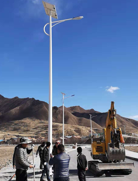 甘南碌曲10米石嘴山太阳能路灯项目